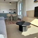 New Modern Near Tipos Arena With Parking Apartmán