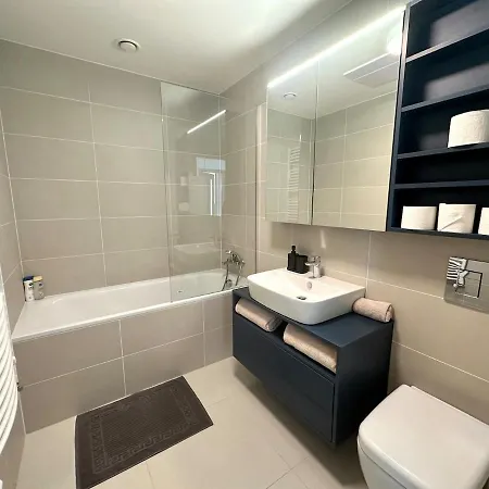 公寓 New Modern Near Tipos Arena With Parking *