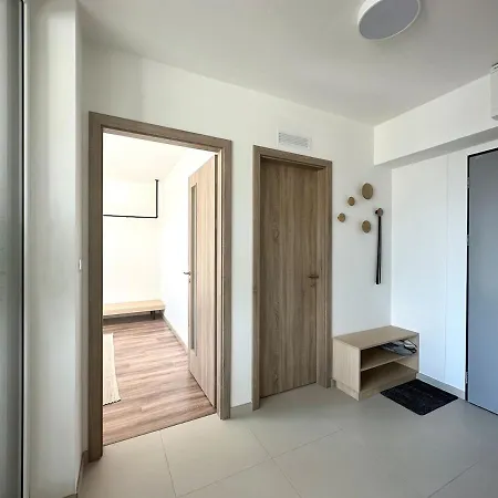 New Modern Near Tipos Arena With Parking דירה